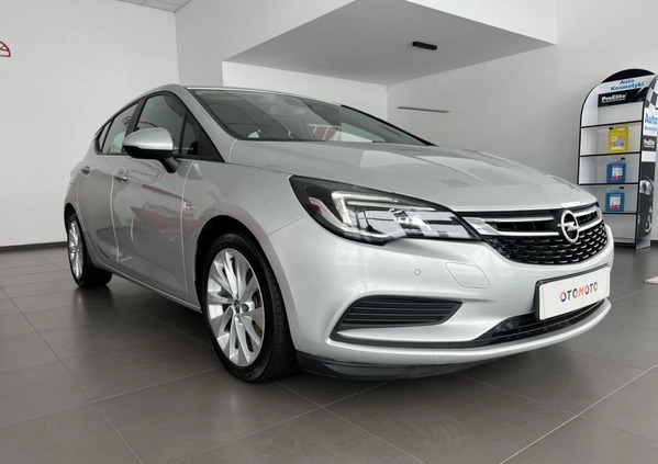Opel Astra cena 38700 przebieg: 200000, rok produkcji 2017 z Kępno małe 631
